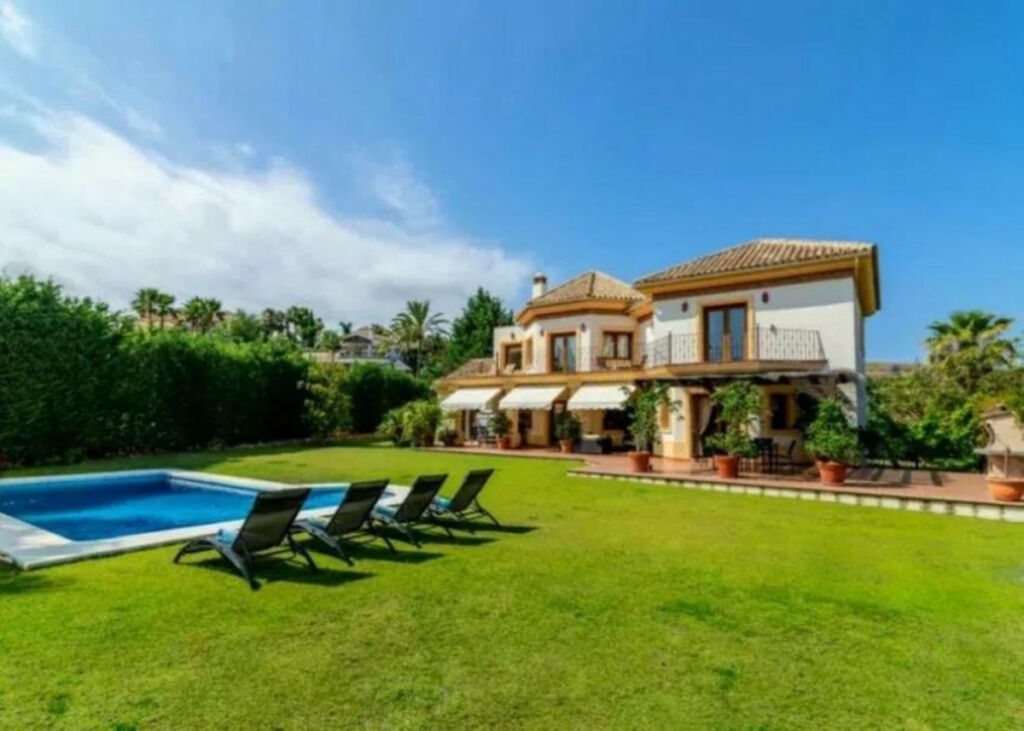 Detached Villa Los Flamingos Málaga - image 5
