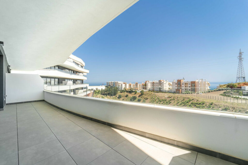 Middle Floor Apartment Fuengirola Málaga - image 5