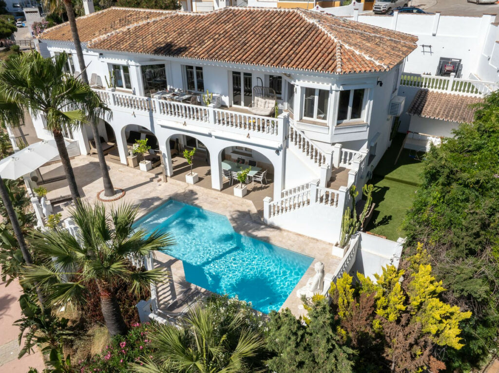 Detached Villa Miraflores Málaga - image 5