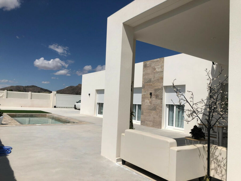 Detached Villa Pinoso Alicante - image 5