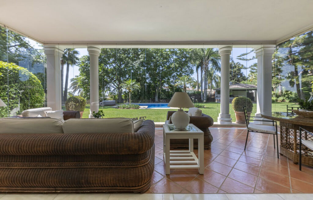 Detached Villa Guadalmina Alta Málaga - image 5