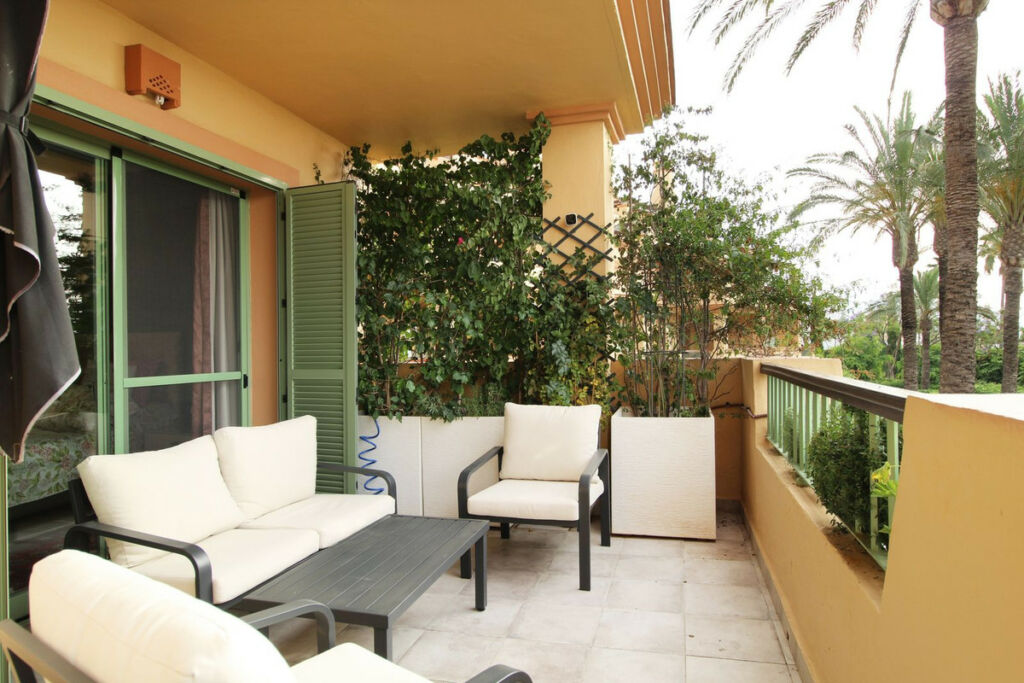 Middle Floor Apartment Los Flamingos Málaga - image 5