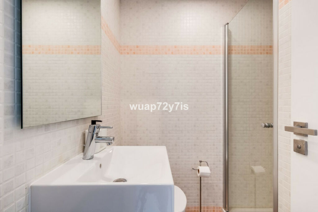 Middle Floor Apartment Selwo Málaga - image 18