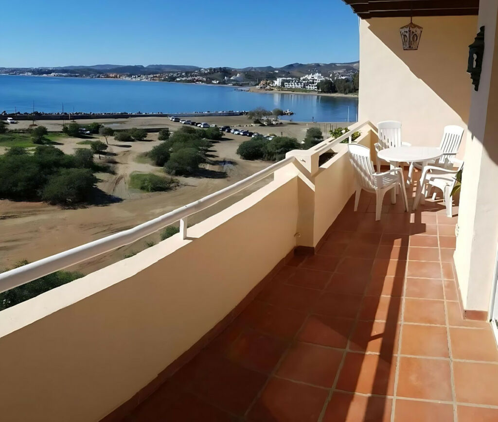 Middle Floor Apartment Estepona Málaga - image 5