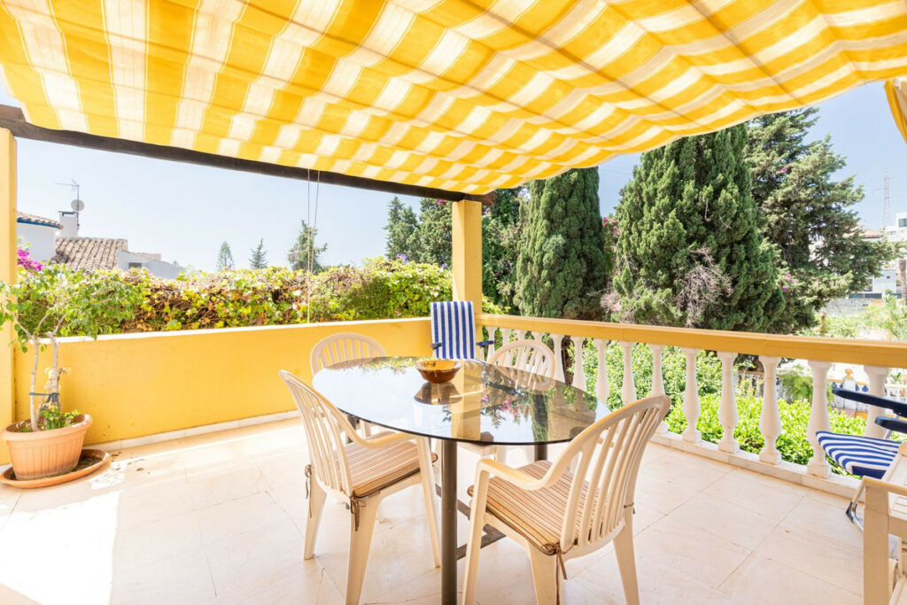 Detached Villa Nueva Andalucía Málaga - image 5