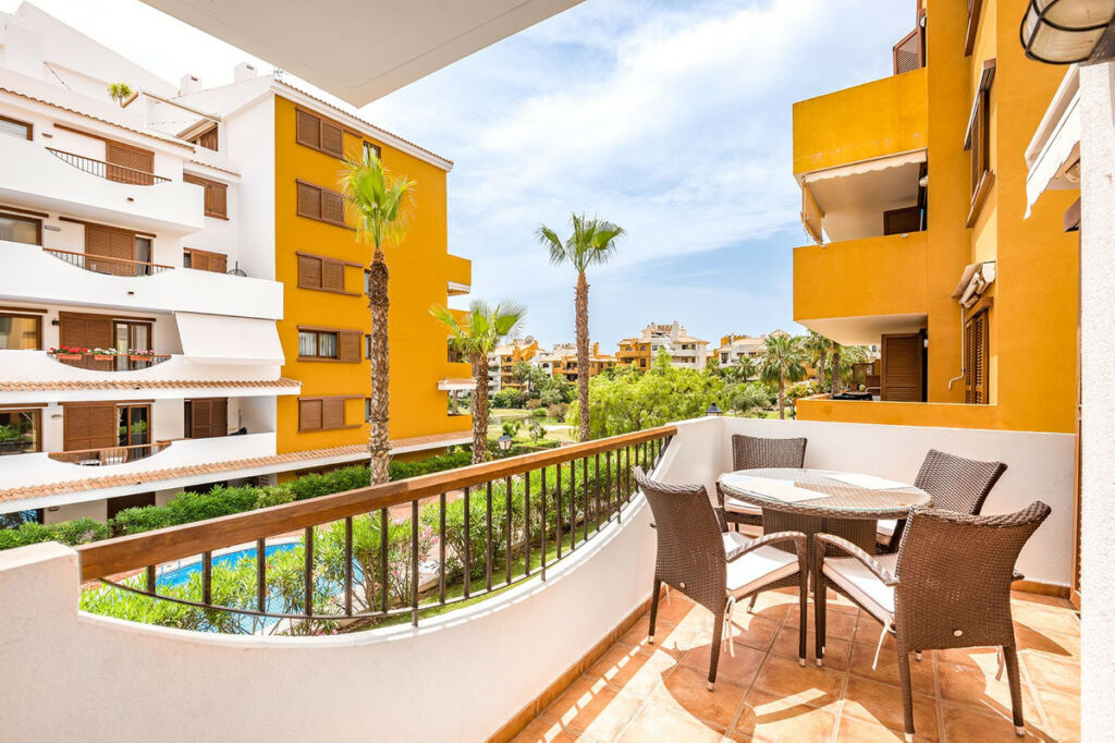 Middle Floor Apartment Punta Prima Alicante - image 5