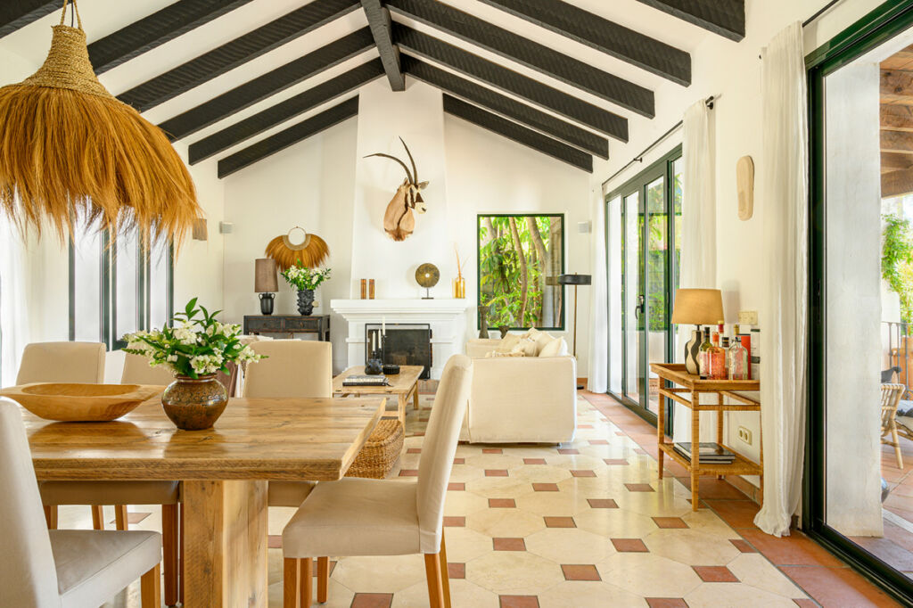 Detached Villa Estepona Málaga - image 5