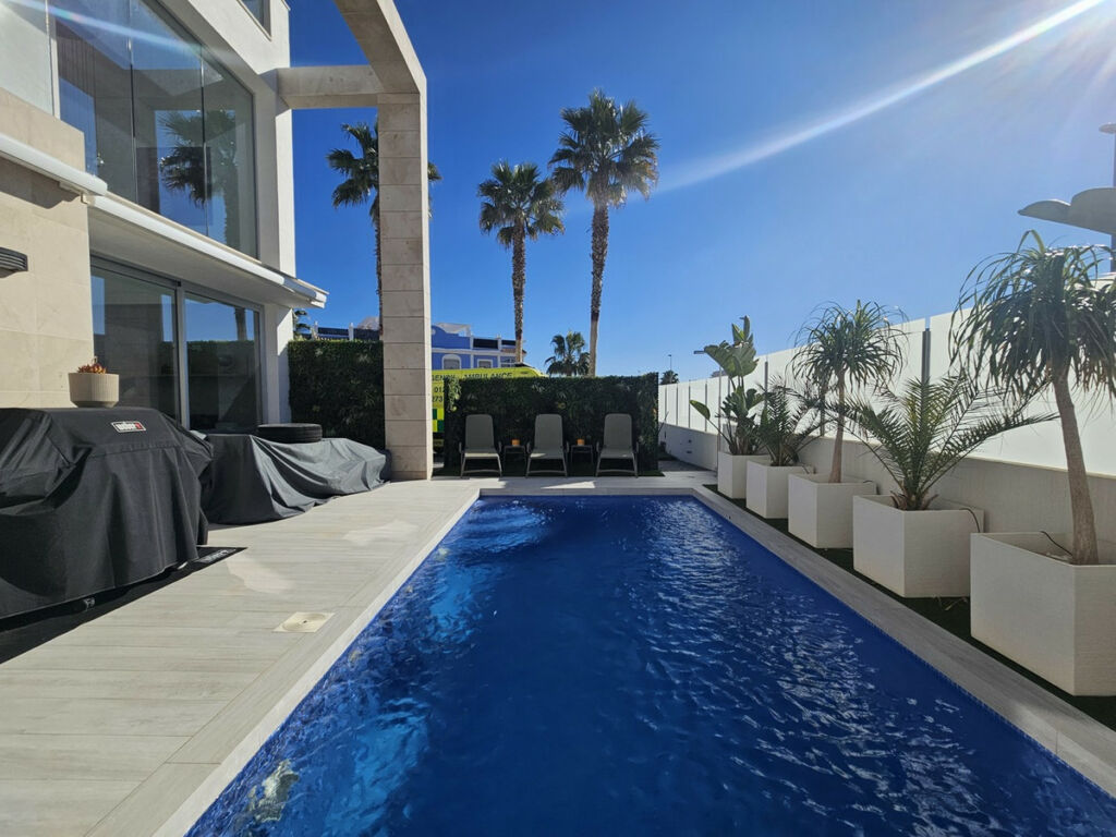 Detached Villa Cabo Roig Alicante - image 5