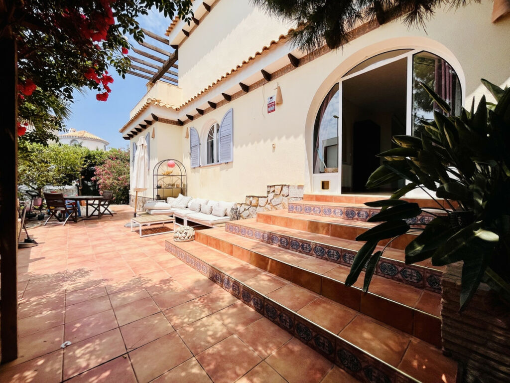Detached Villa La Zenia Alicante - image 5