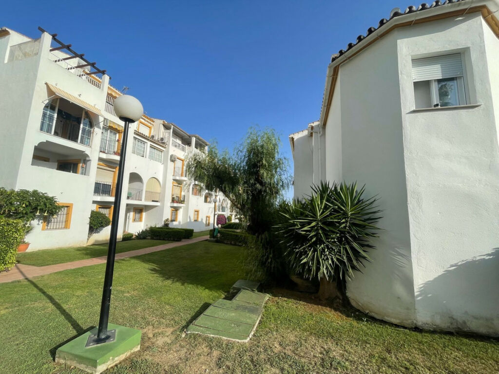 Ground Floor Apartment Atalaya Málaga - image 5