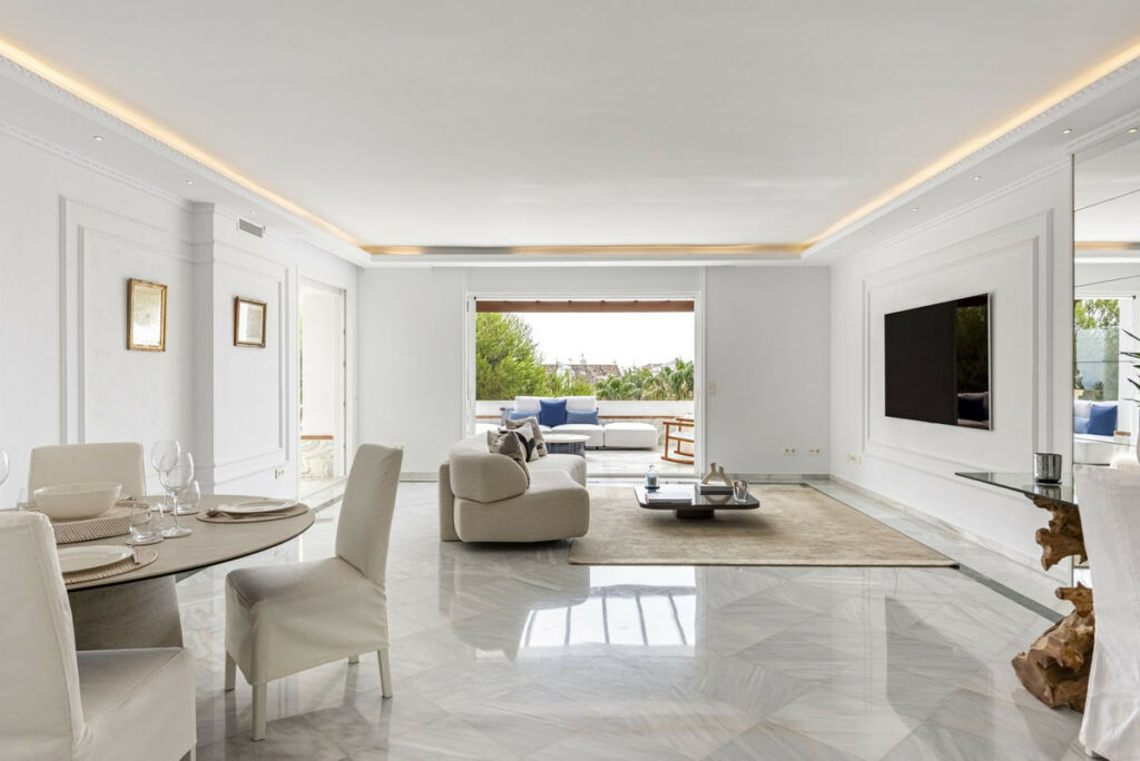 Middle Floor Apartment The Golden Mile Málaga - image 5
