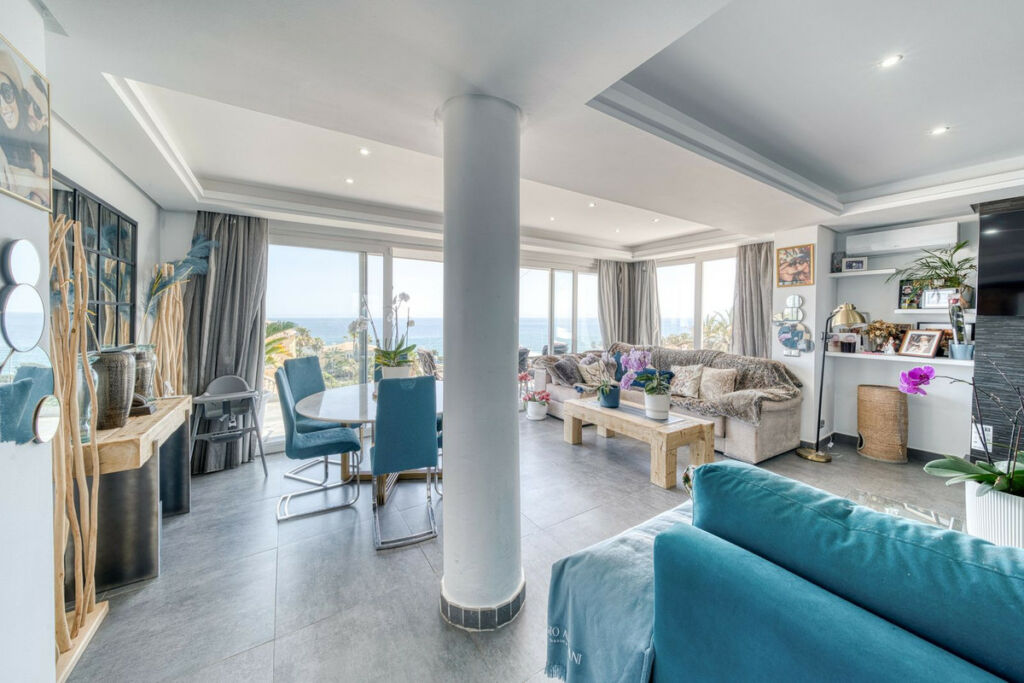 Detached Villa Estepona Málaga - image 2