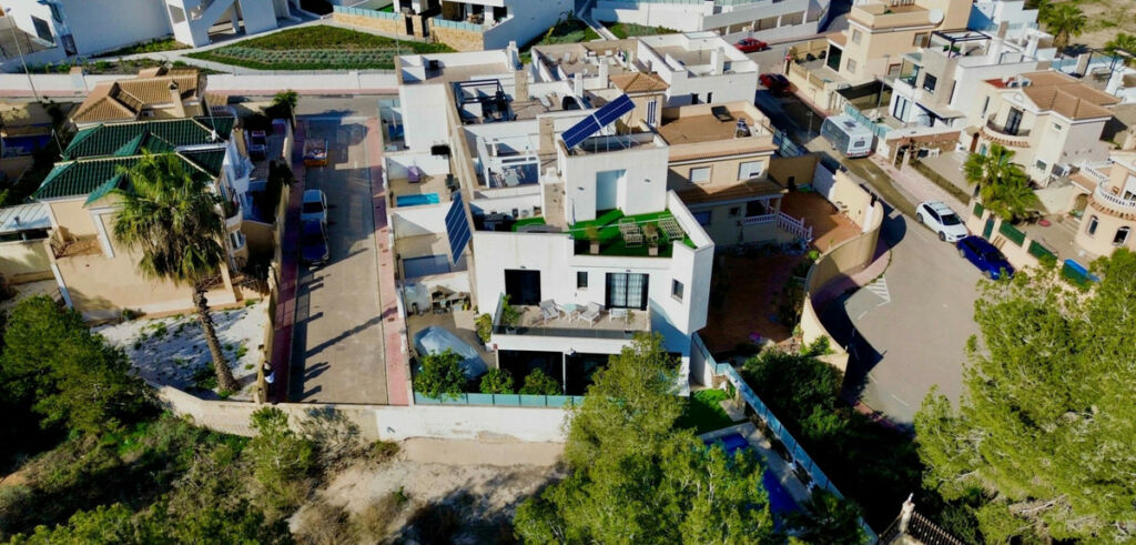 Detached Villa Villamartin Alicante - image 5