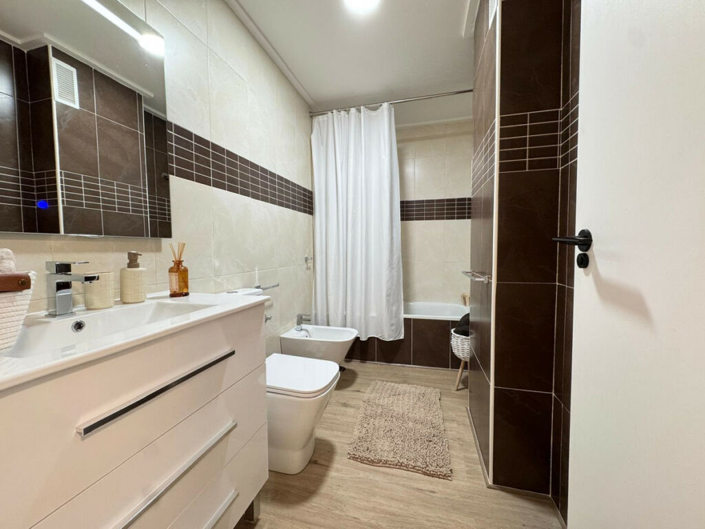 Middle Floor Apartment Torrevieja Alicante - image 5