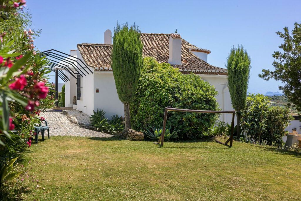 Detached Villa Estepona Málaga - image 64
