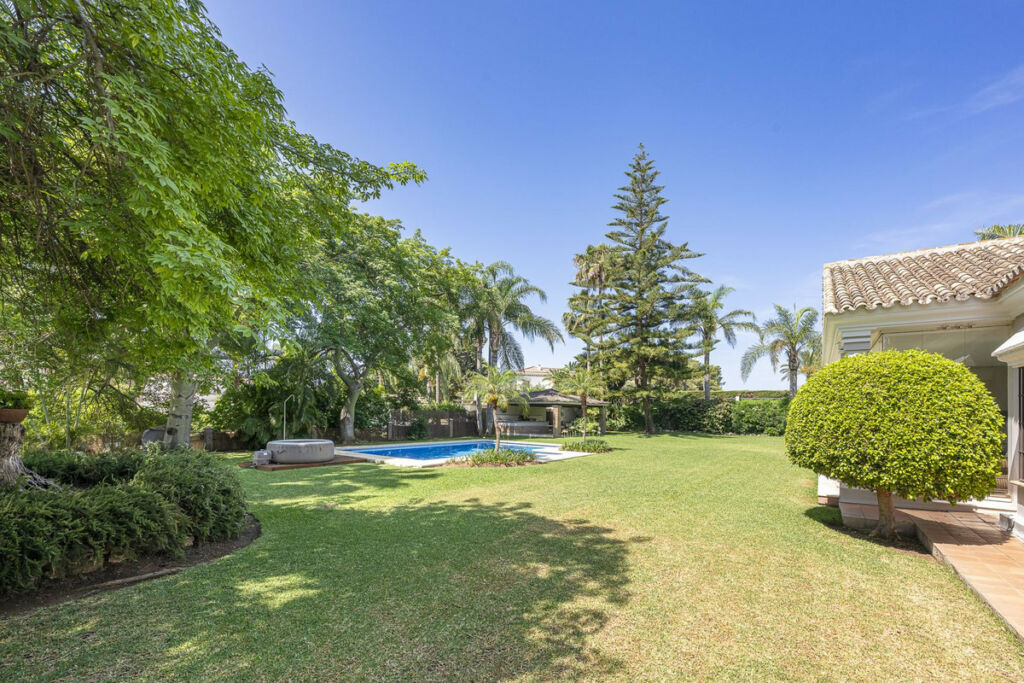 Detached Villa Guadalmina Alta Málaga - image 50