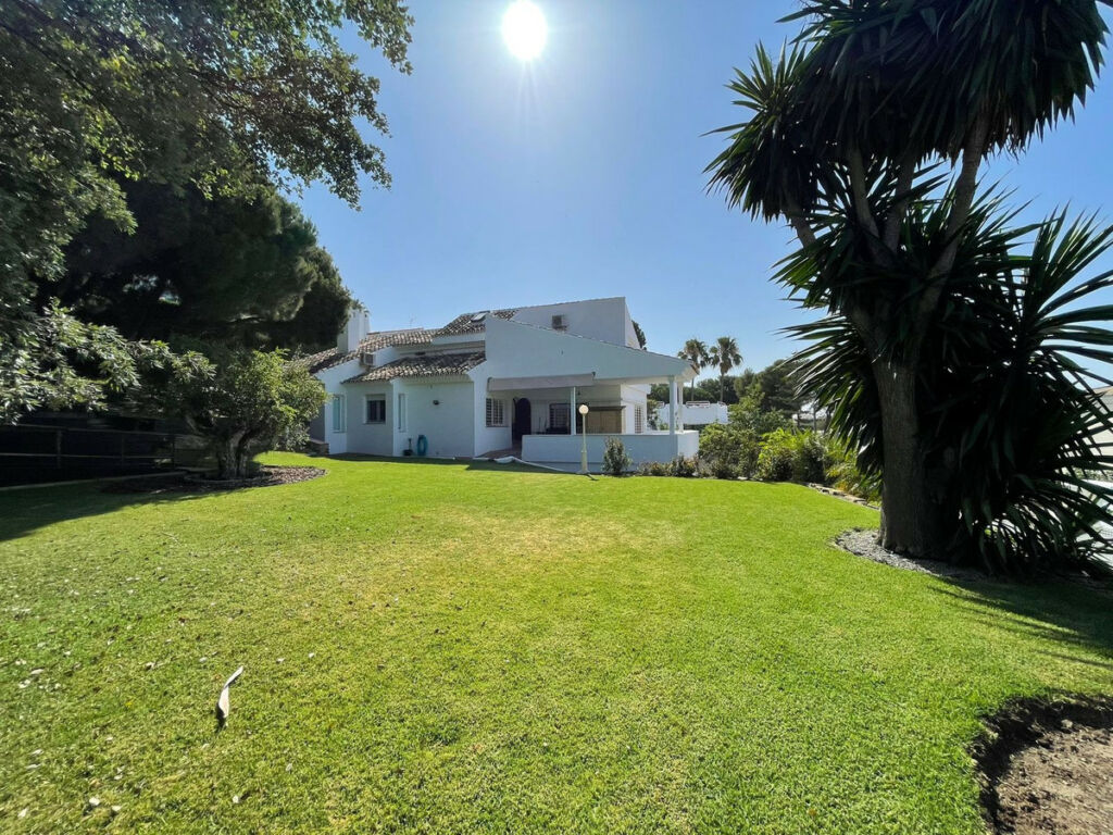 Detached Villa Estepona Málaga - image 51