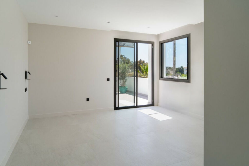 Detached Villa Estepona Málaga - image 48