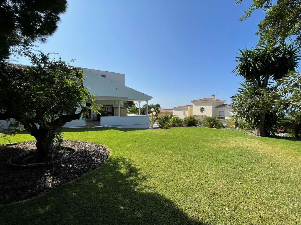 Detached Villa Estepona Málaga - image 52