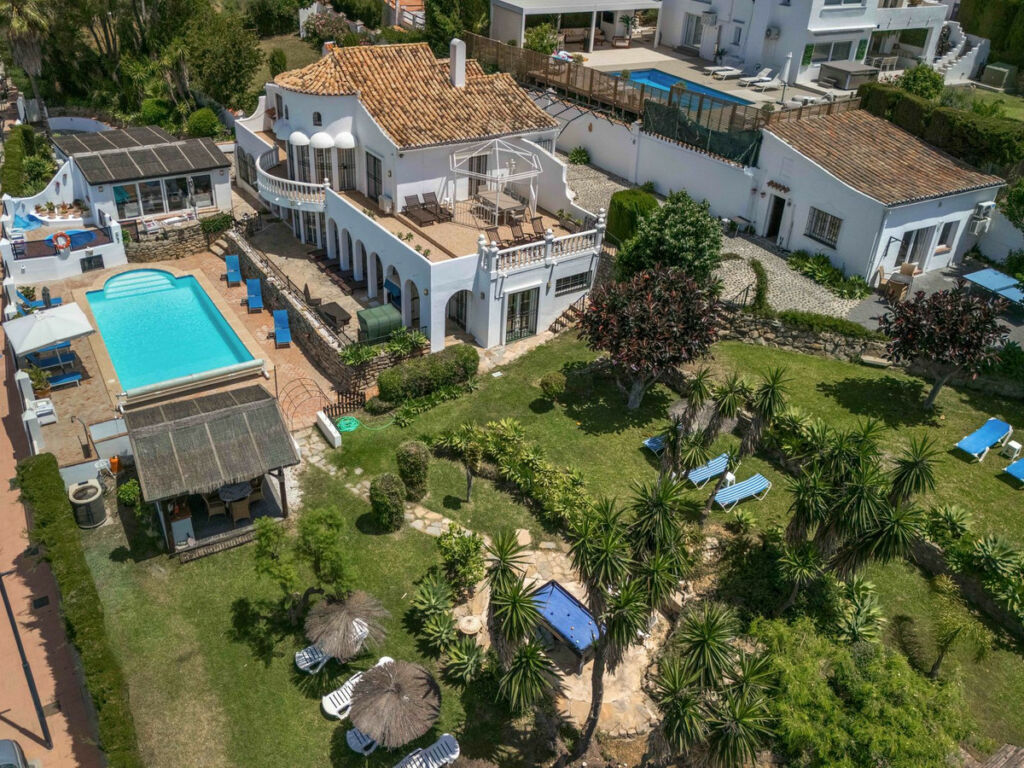 Detached Villa Estepona Málaga - image 54
