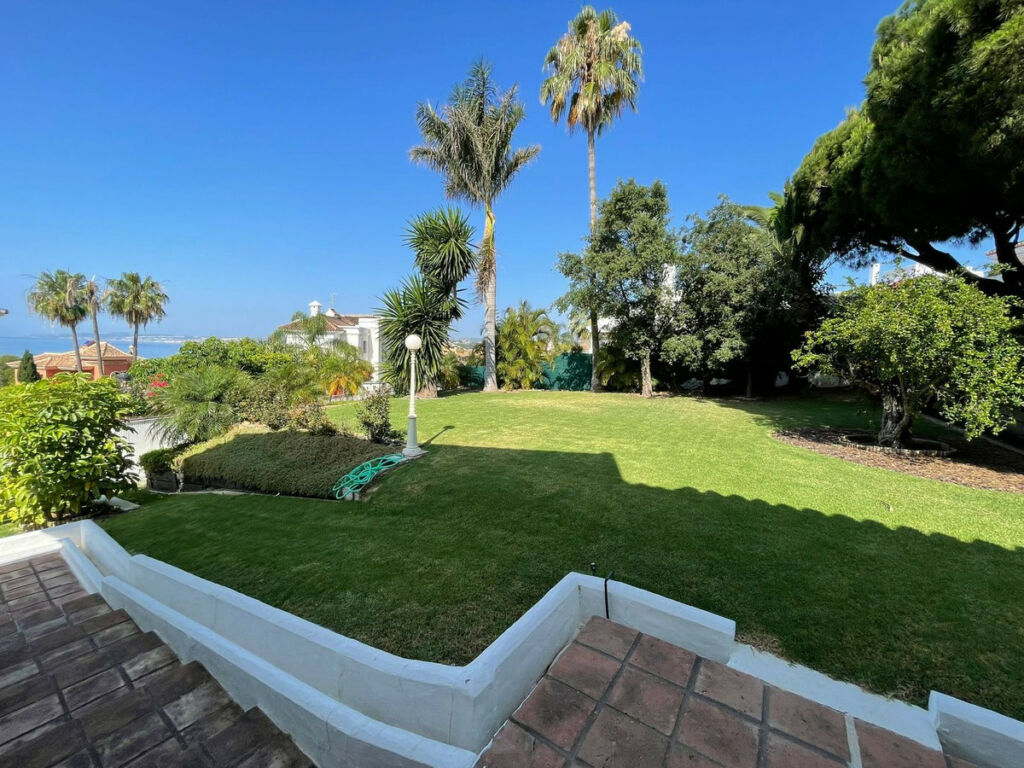 Detached Villa Estepona Málaga - image 56