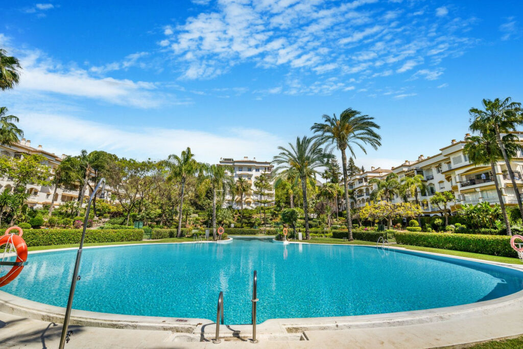 Middle Floor Apartment Marbella Málaga - image 6
