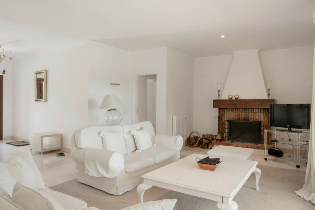 Detached Villa Estepona Málaga - image 6