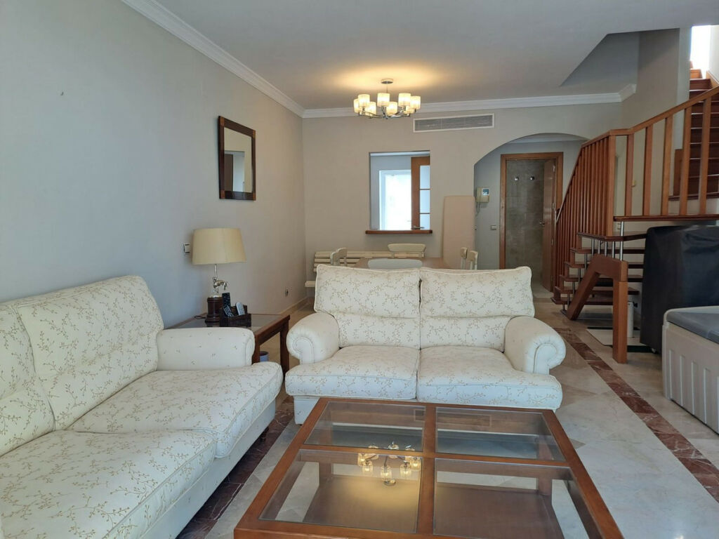 Middle Floor Apartment Estepona Málaga - image 8