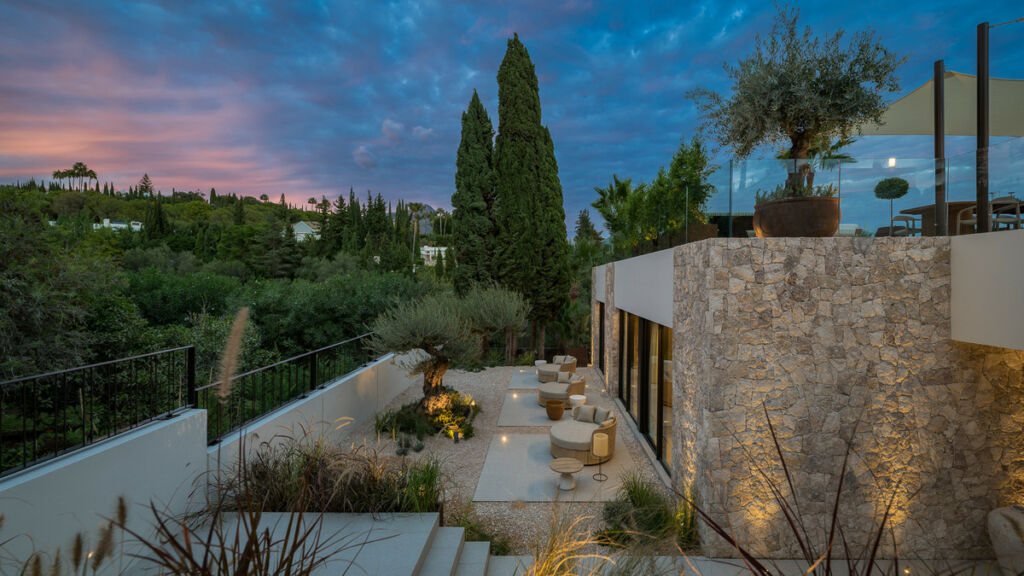 Detached Villa Nueva Andalucía Málaga - image 6