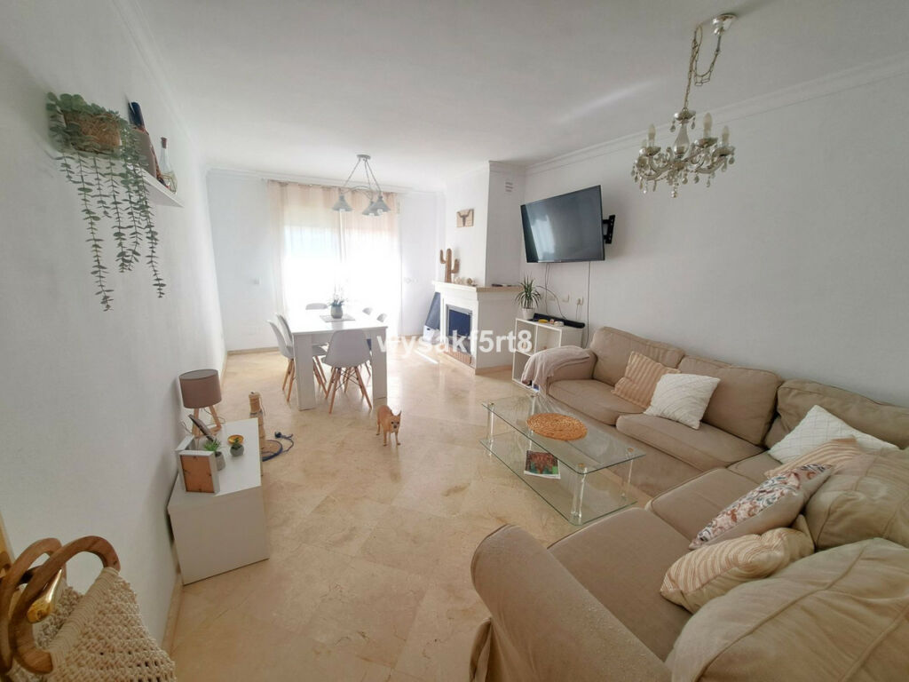 Middle Floor Apartment Casares Playa Málaga - image 5
