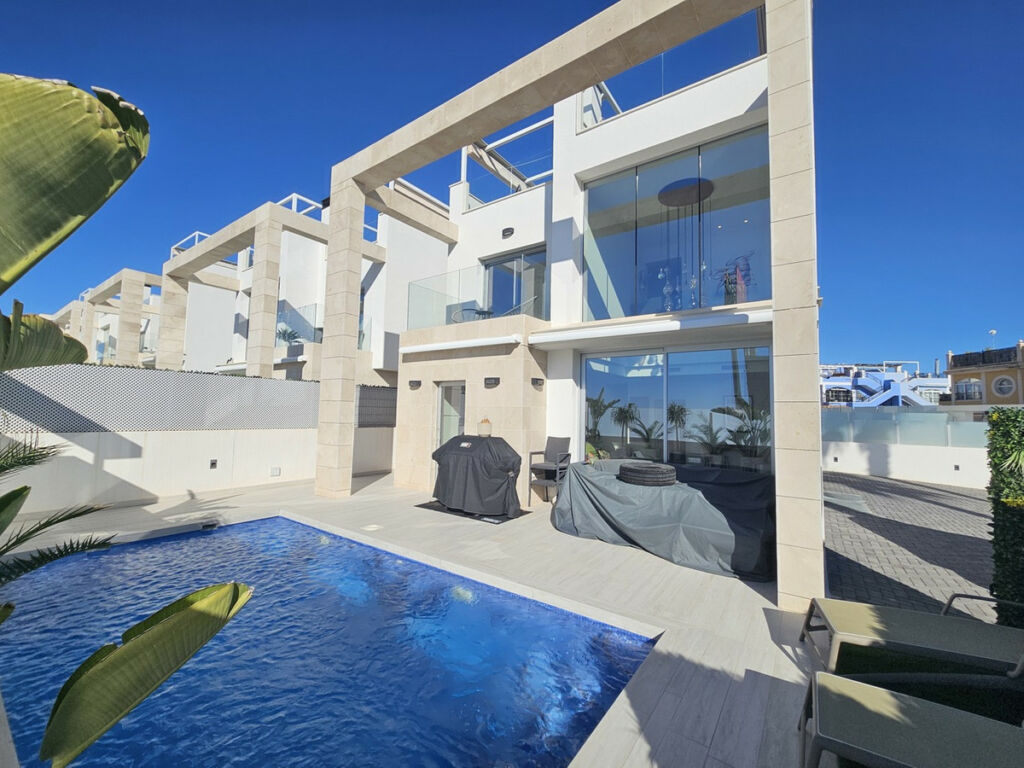 Detached Villa Cabo Roig Alicante - image 6