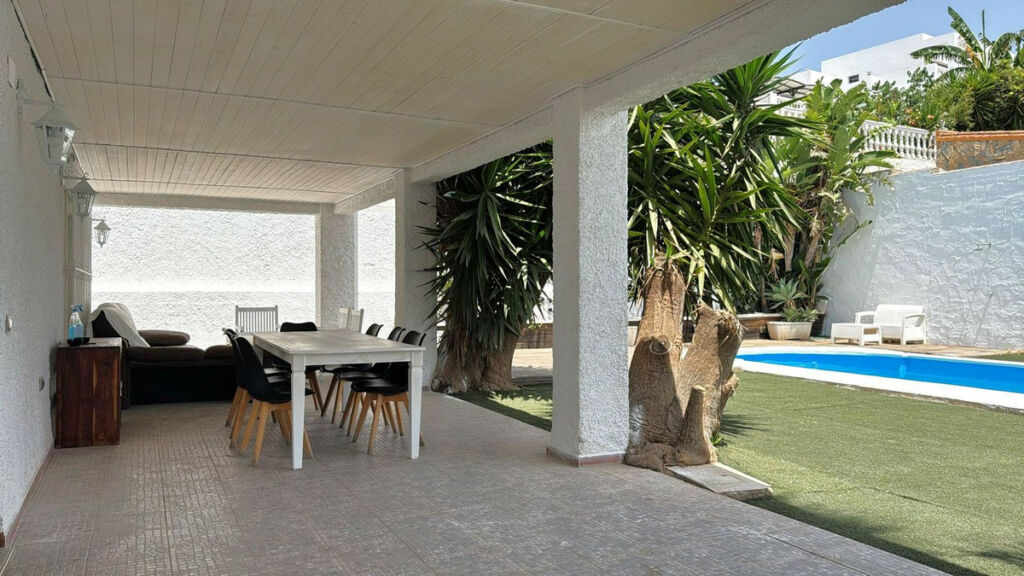Detached Villa Estepona Málaga - image 6