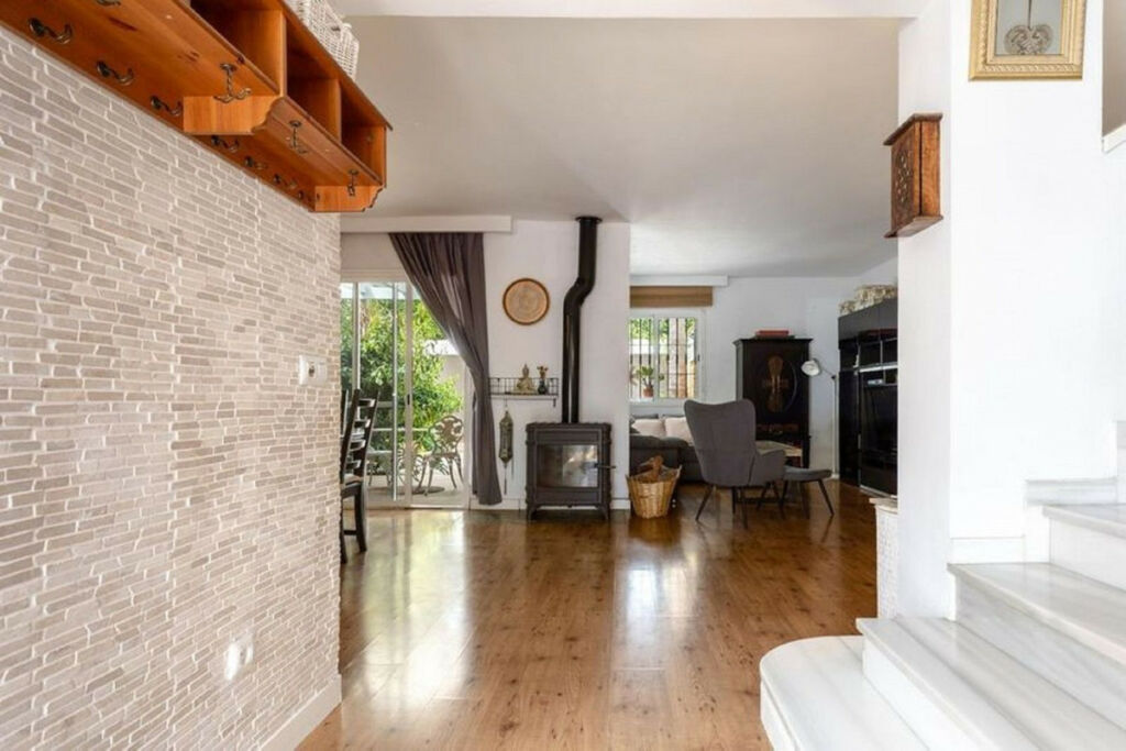 Townhouse Nueva Andalucía Málaga - image 8