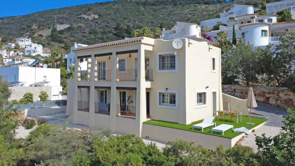 Detached Villa Jalon Alicante - image 6