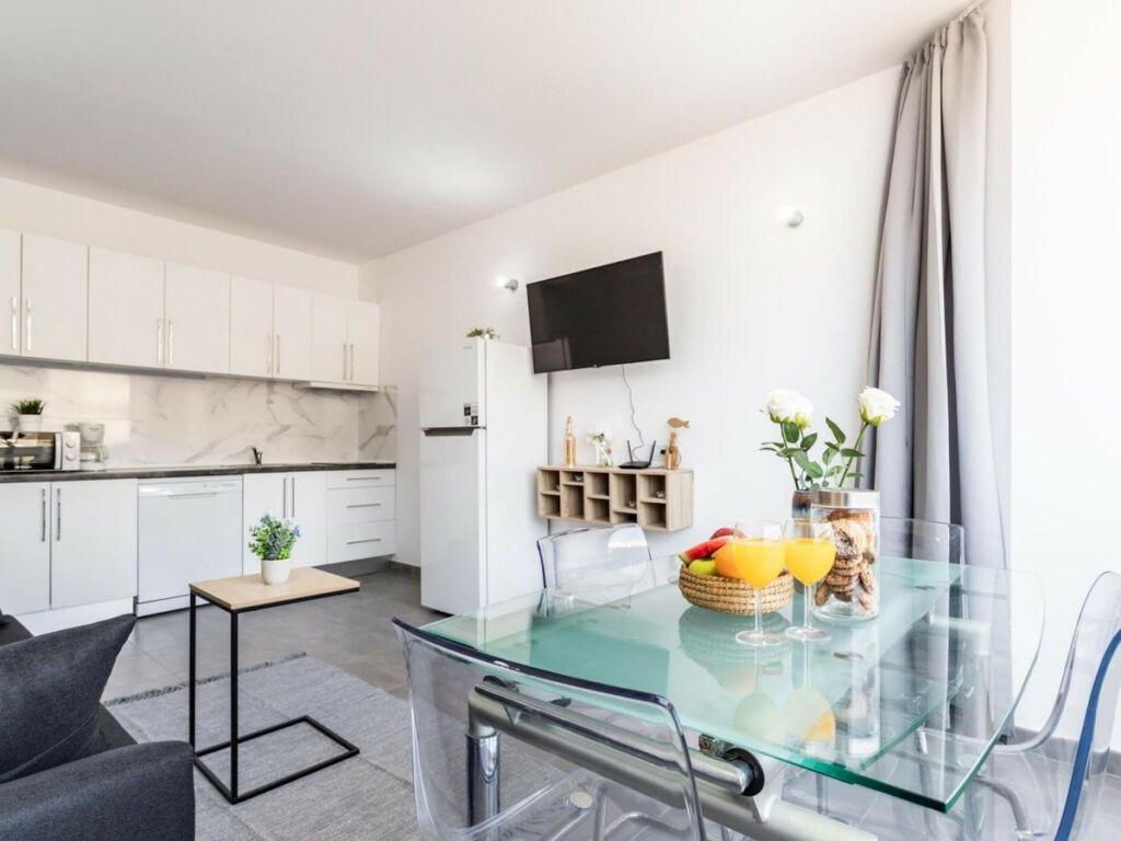 Middle Floor Apartment Fuengirola Málaga - image 6