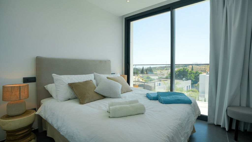 Detached Villa Estepona Málaga - image 6