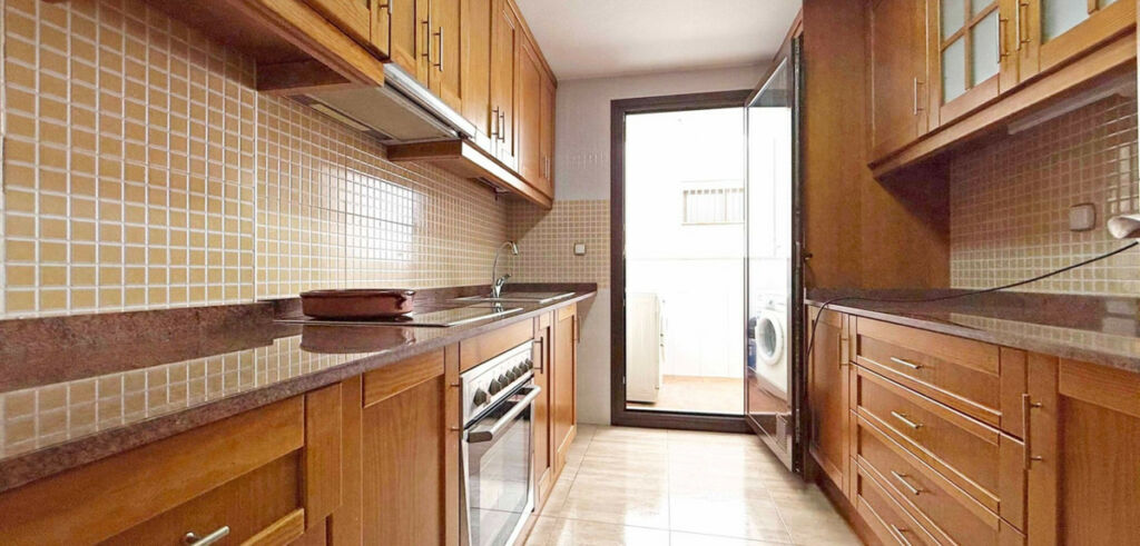 Middle Floor Apartment Torrevieja Alicante - image 6