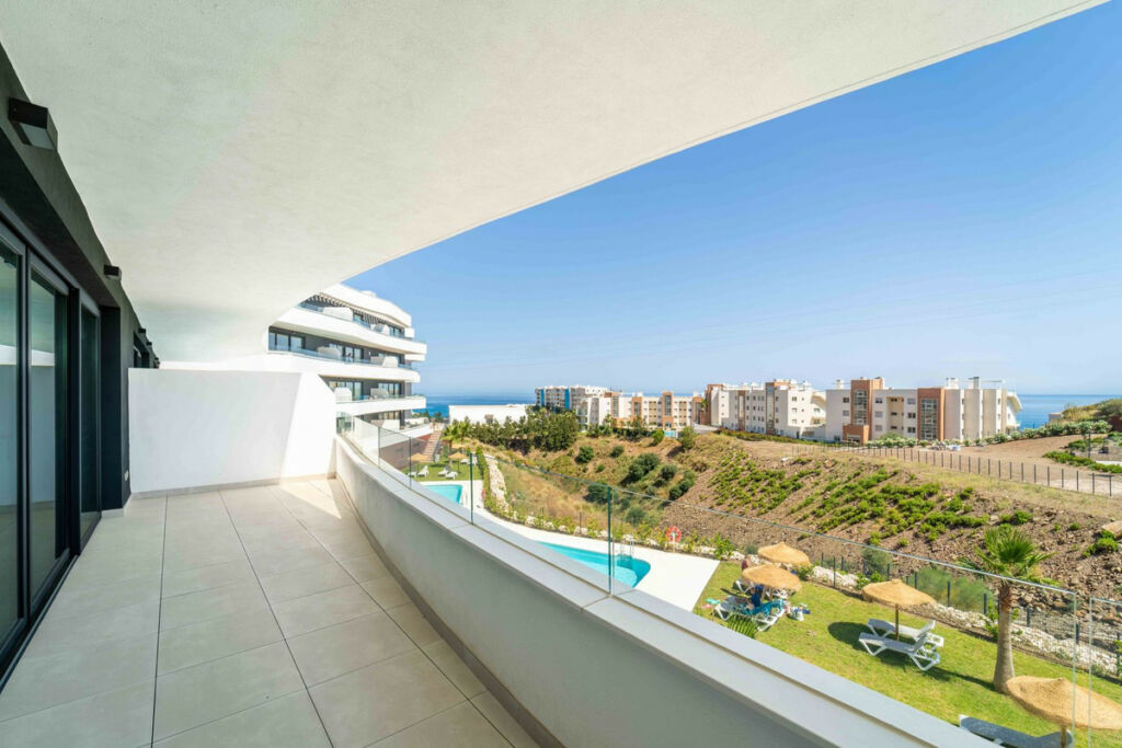 Middle Floor Apartment Fuengirola Málaga - image 6