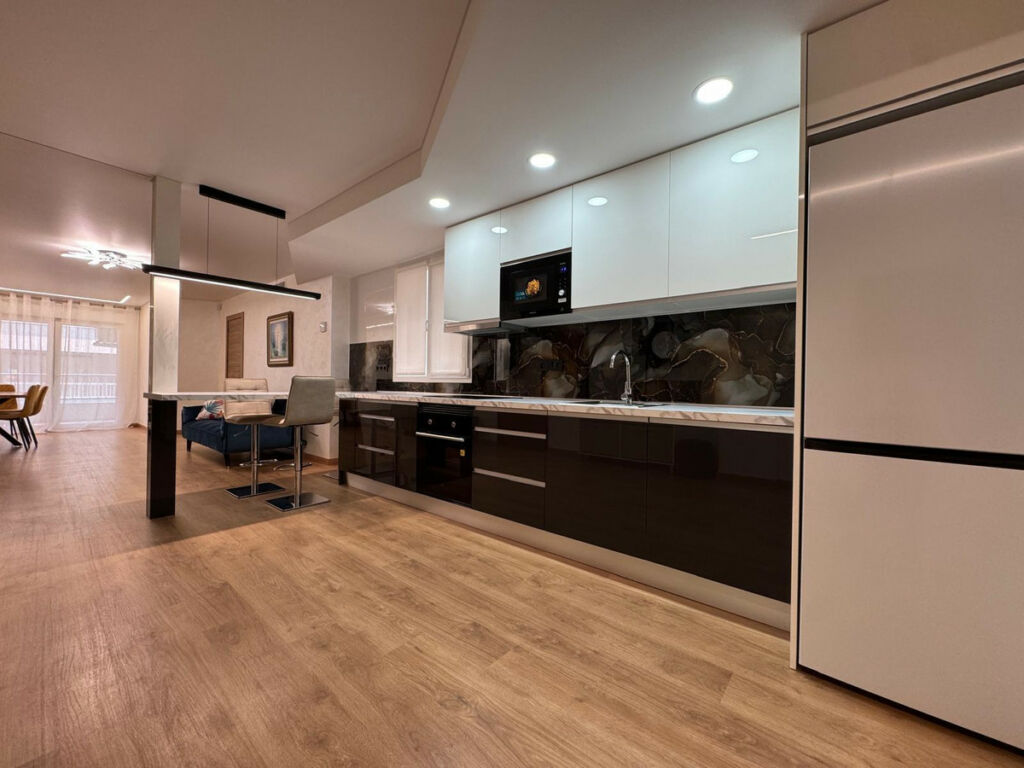 Middle Floor Apartment Torrevieja Alicante - image 6