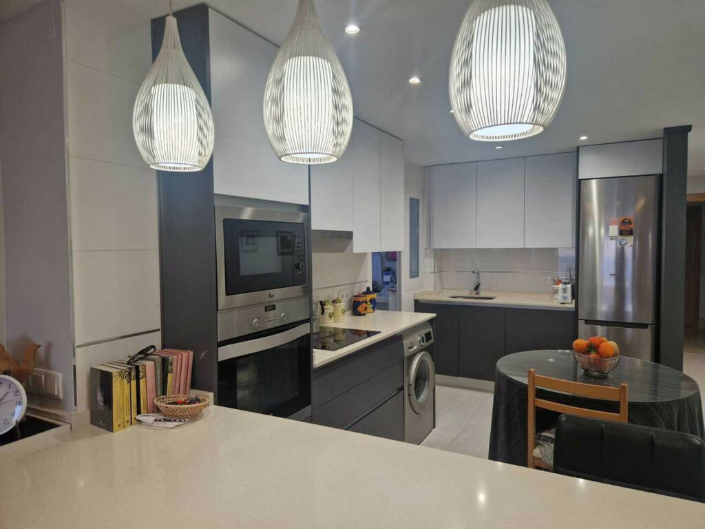Middle Floor Apartment Torrevieja Alicante - image 6