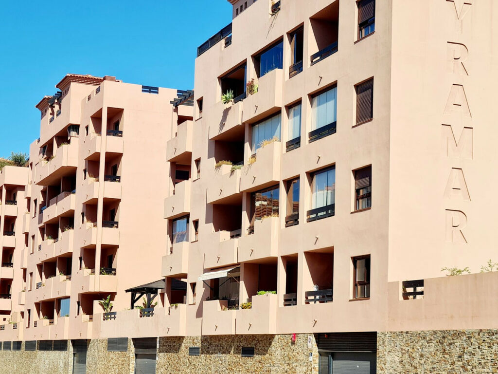 Middle Floor Apartment Benalmadena Málaga - image 6