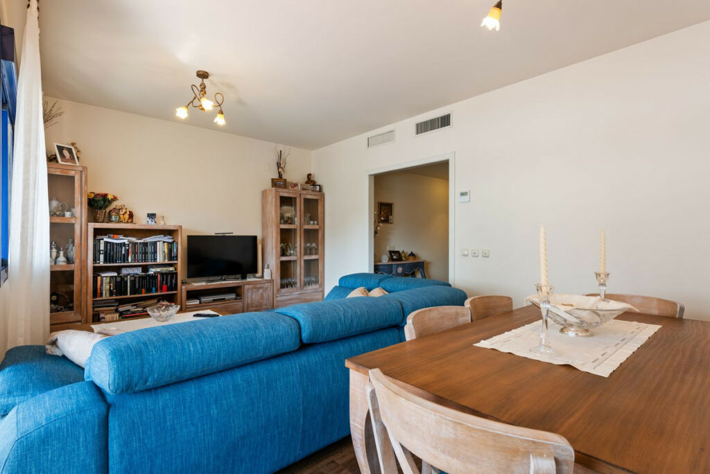 Middle Floor Apartment Estepona Málaga - image 8