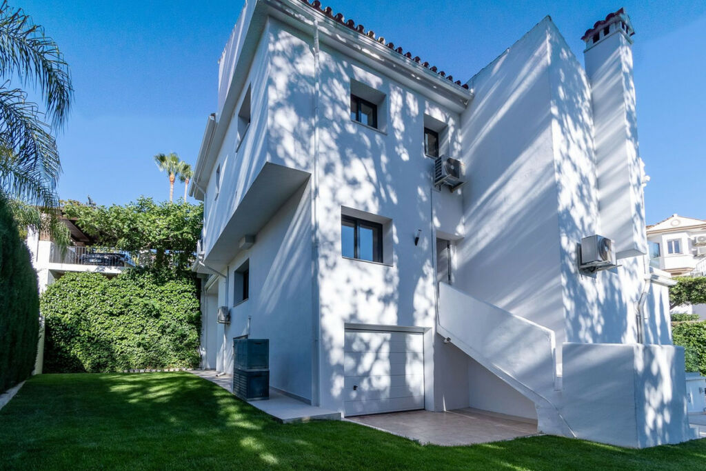 Detached Villa Marbella Málaga - image 6