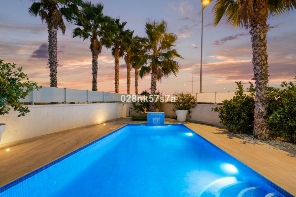Detached Villa Lomas de Cabo Roig Alicante - image 6