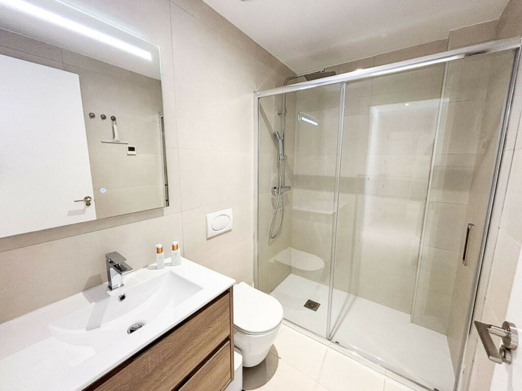 Middle Floor Apartment Fuengirola Málaga - image 6