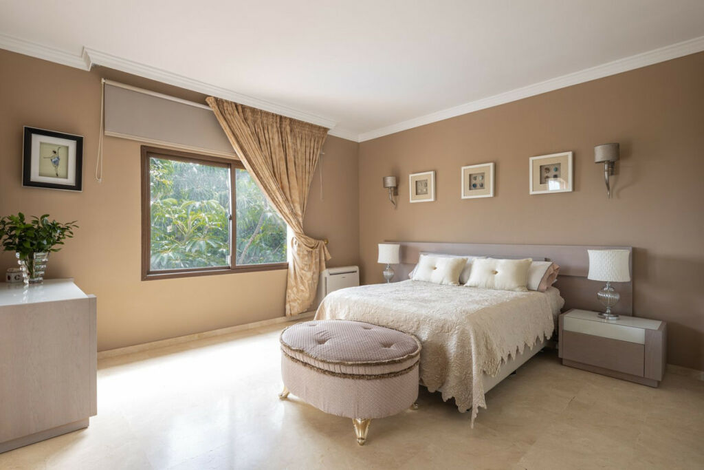 Detached Villa El Paraiso Málaga - image 6