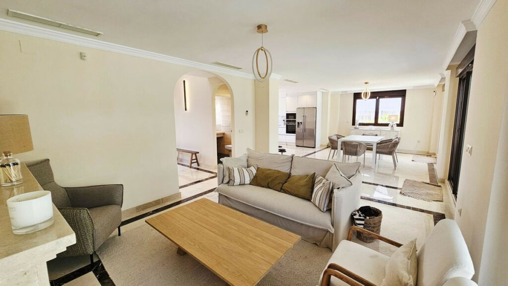 Detached Villa Estepona Málaga - image 6