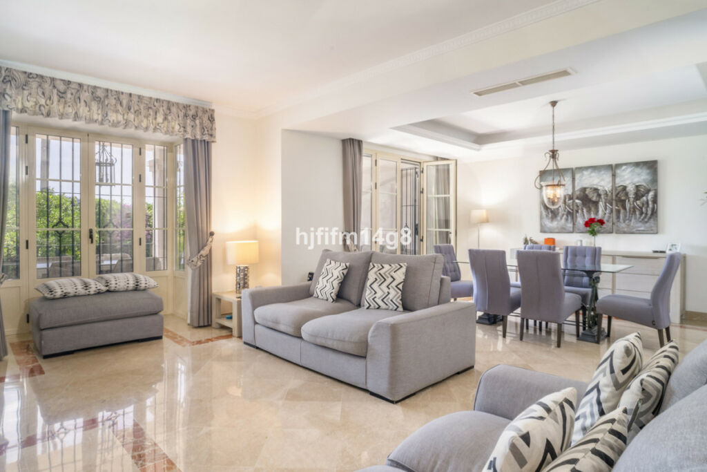 Townhouse Nueva Andalucía Málaga - image 6