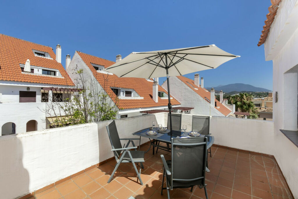 Top Floor Apartment Nueva Andalucía Málaga - image 6