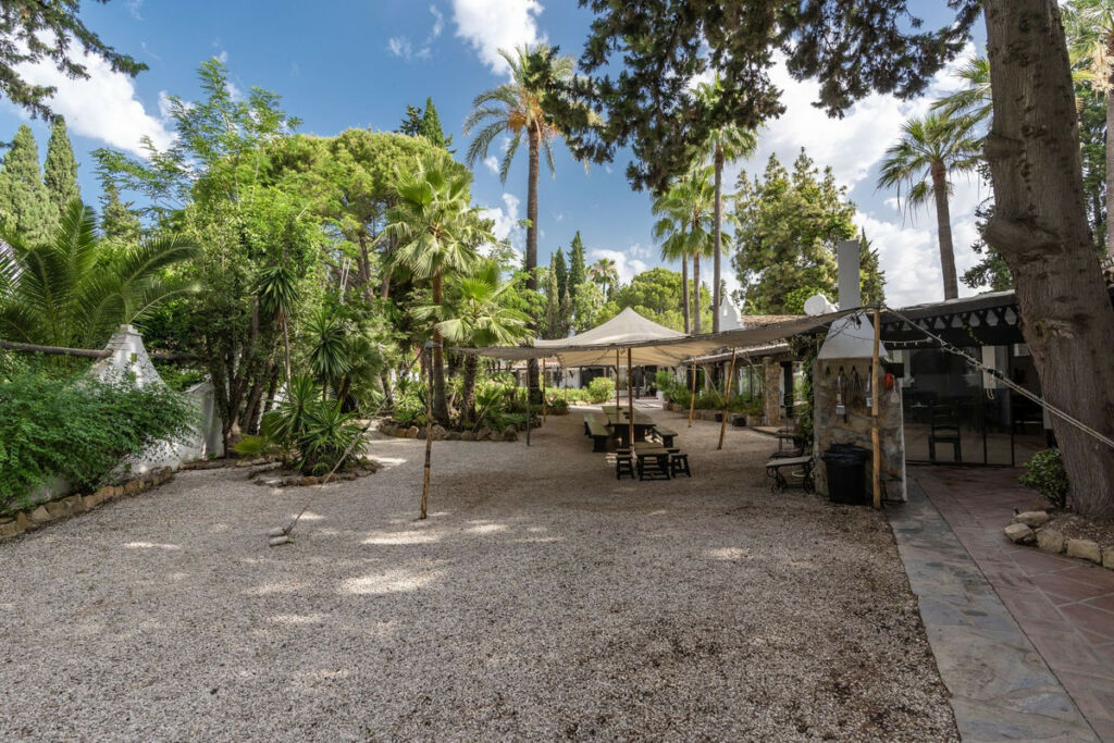 Detached Villa Estepona Málaga - image 7